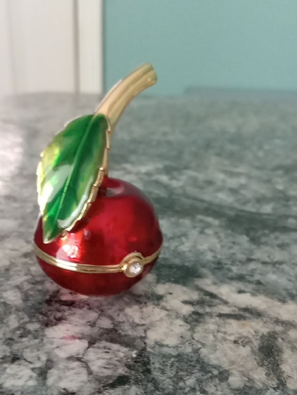 Estee Lauder Cherry Solid Perfume Compact 🍒🍒🍒🍒